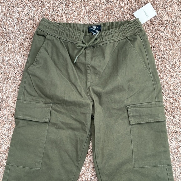 SOLD Off-site | Forever 21 Men’s Olive Joggers Size Small - Picture 4 of 13